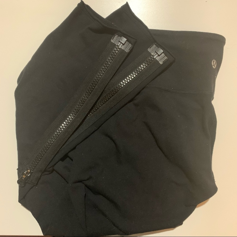 Lululemon legging with cute zipper detail